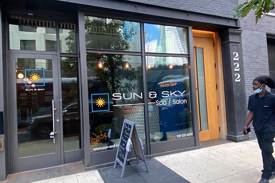 Hot stone massage at Sun & Sky - Spa / Salon
