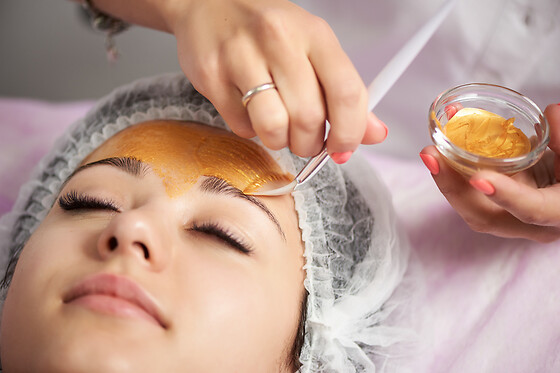 35-minute Head massage with oil at Paramcare Wellness