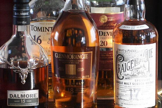 5 old Scotch whiskies high-end, from 15 to 20 years old, online tasting. For 2 people